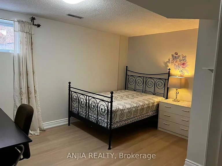 3441 Sanderling Cres #2 — Photo 3
