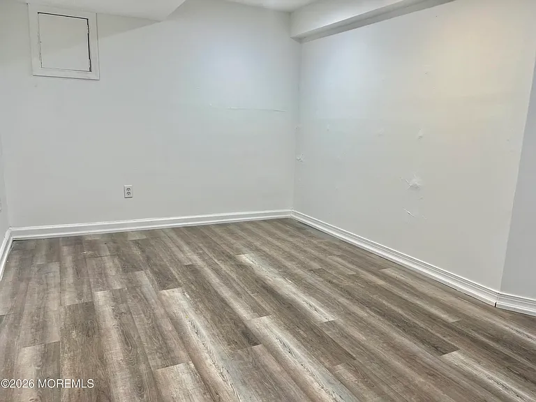 12 White Dr — Photo 16