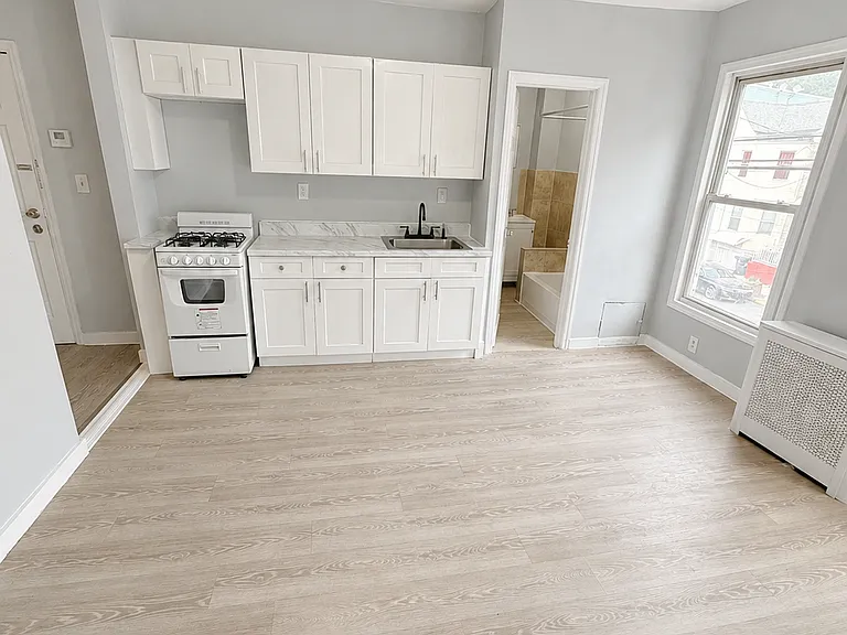 198 Parker St #2 — Photo 7