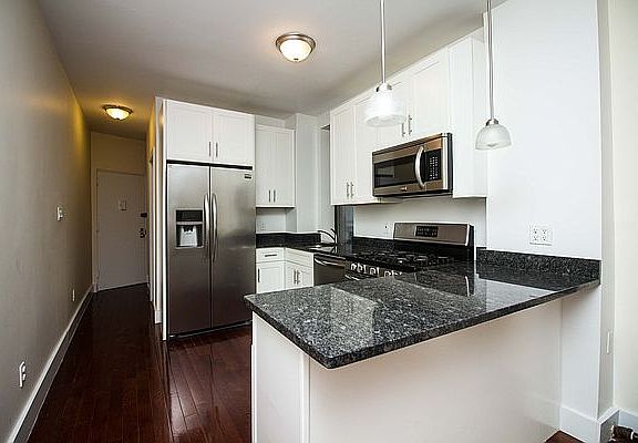 4th image of 223 Bainbridge St APT 3L