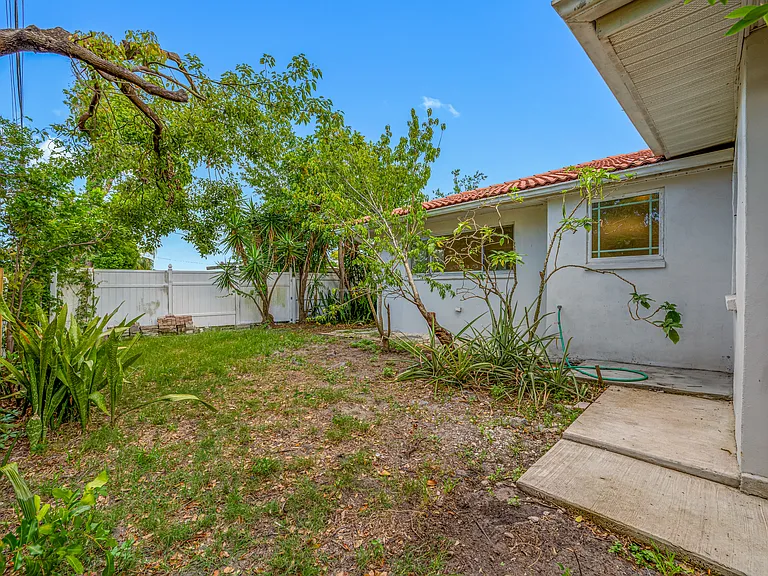 1764 Linwood Cir — Photo 9