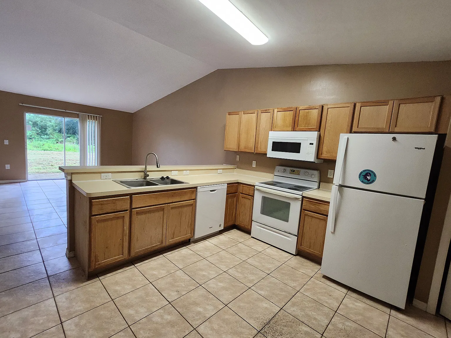 3 bed, 1290 sqft, $1,300 — Photo 1