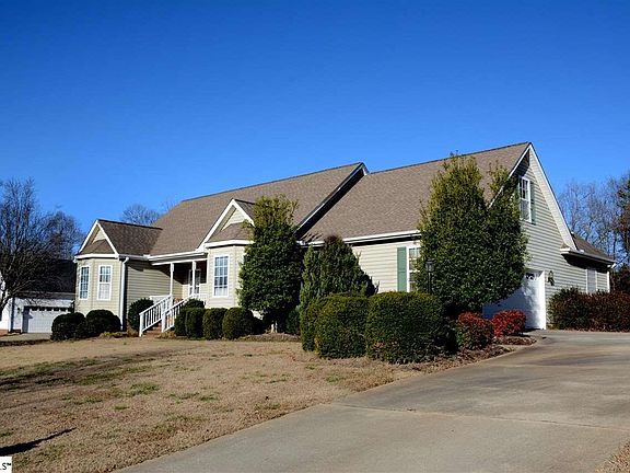 3rd image of 104 Brook Laurel Ln