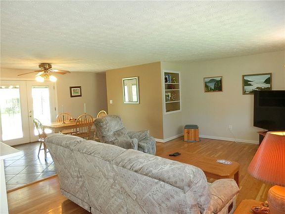 5th image of 509 Desales St