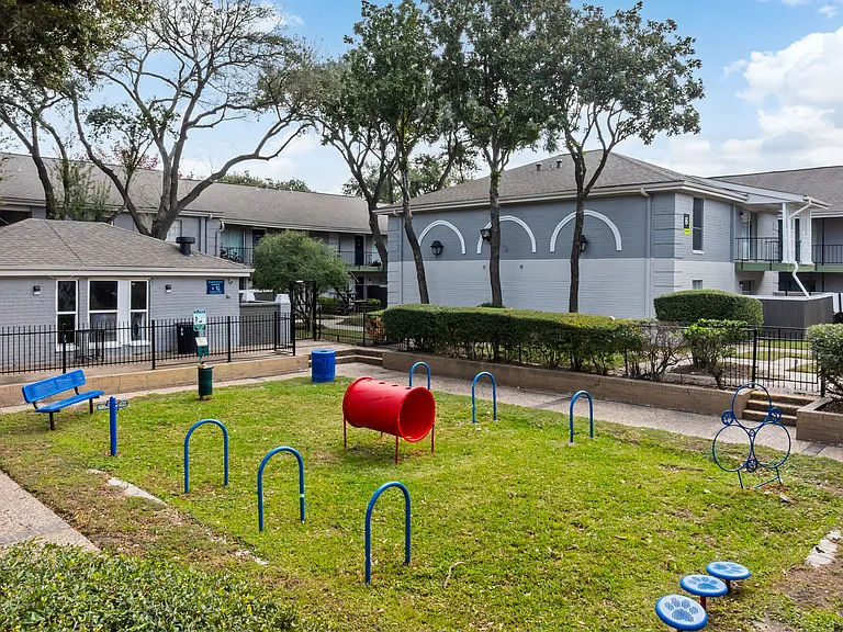 Parkway And Parkgreen On Bellaire — Photo 18