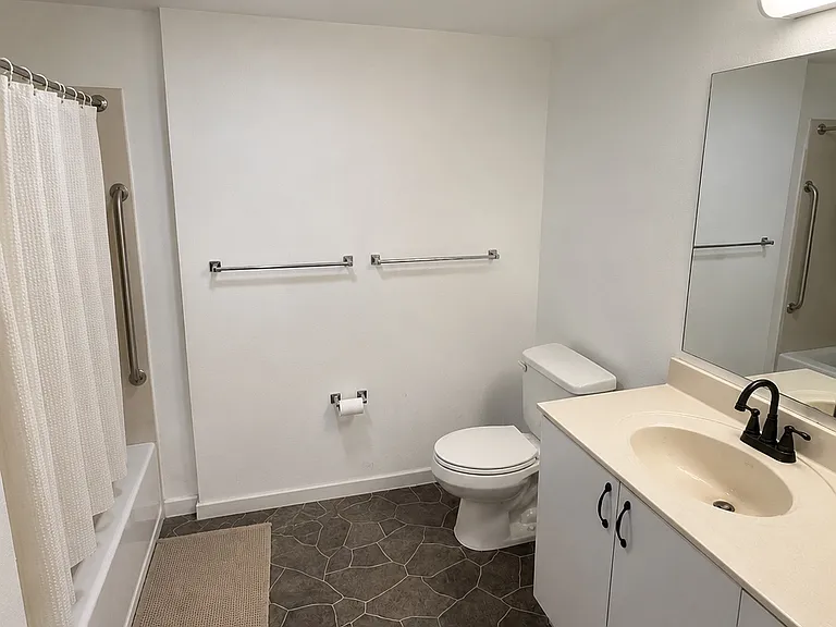 988 Franklin St #404 — Photo 5