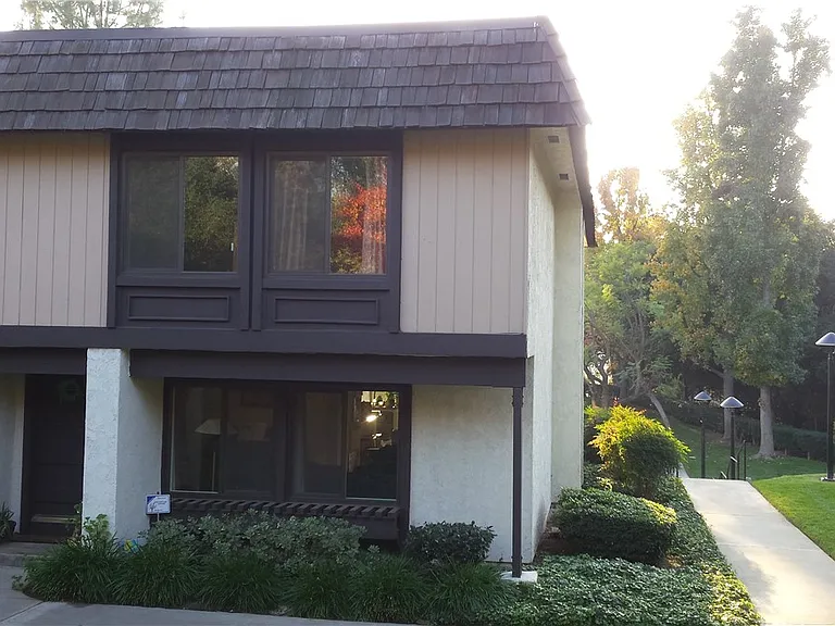 623 Briarwood Ln — Photo 2