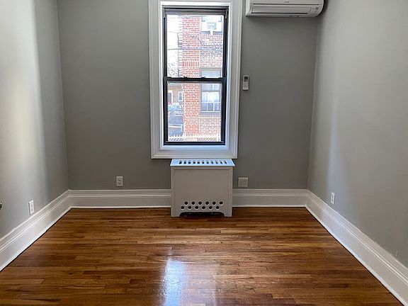 5th image of 4320 42nd St APT 2R