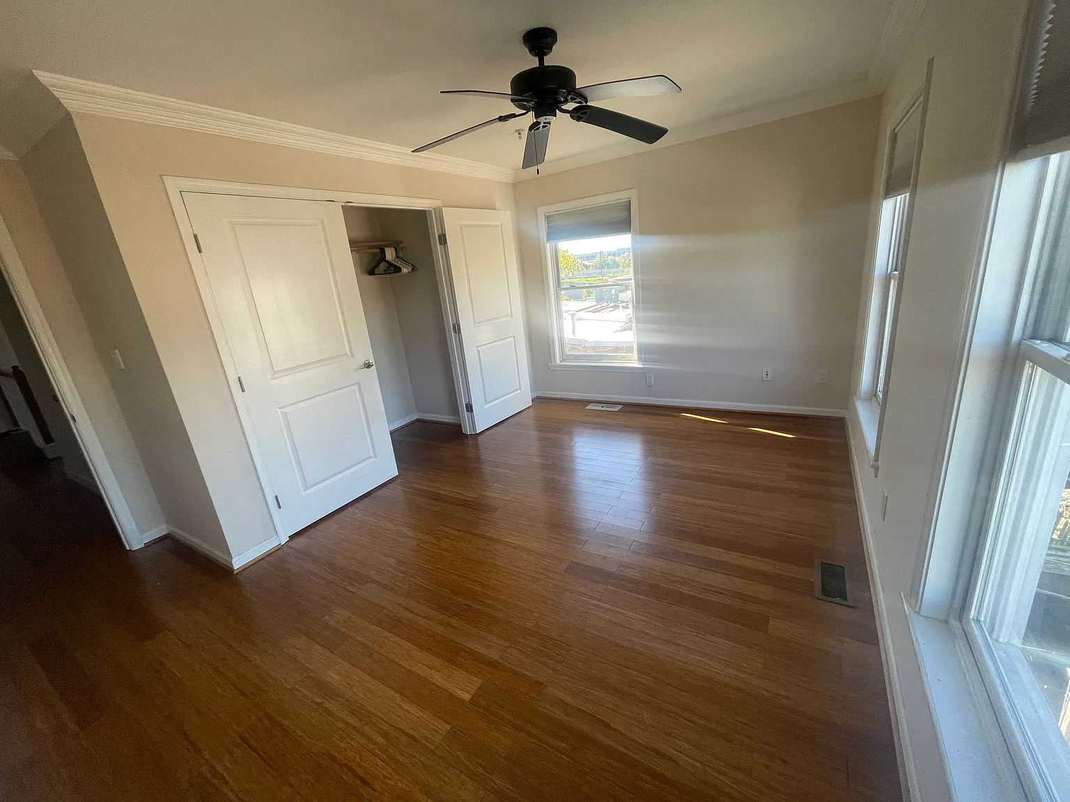 1 bed, 150 sqft, $975 — Photo 3