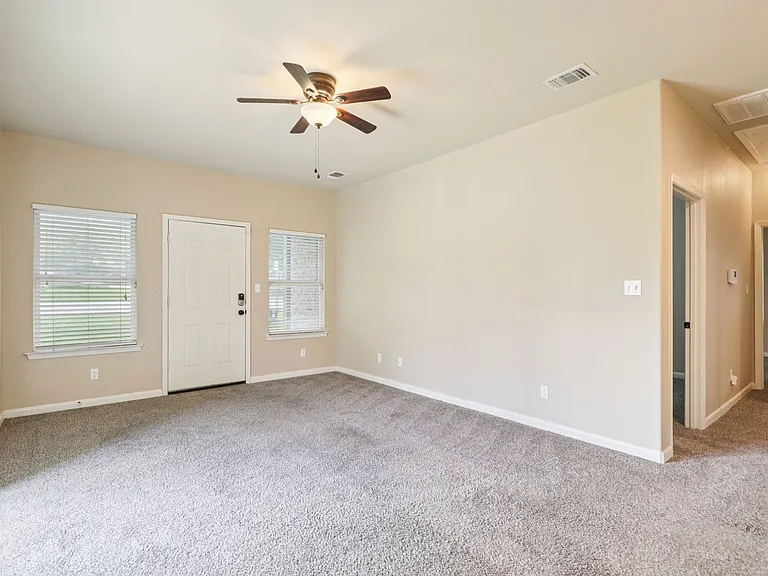 B2 - DUPLEX - 2BD, 2BA - 1054SF - Living Room/Hallway