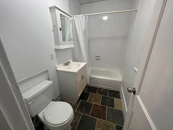 4th image of 238 Hemenway St APT 14