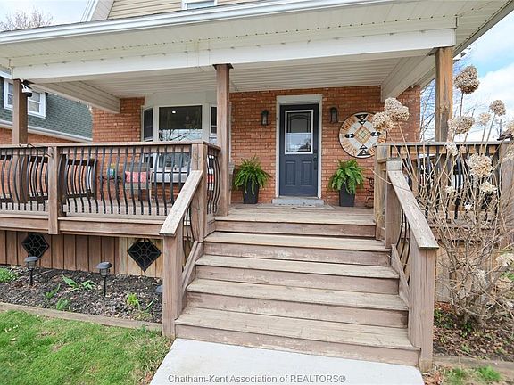 4th image of 8 Ebenezer St E