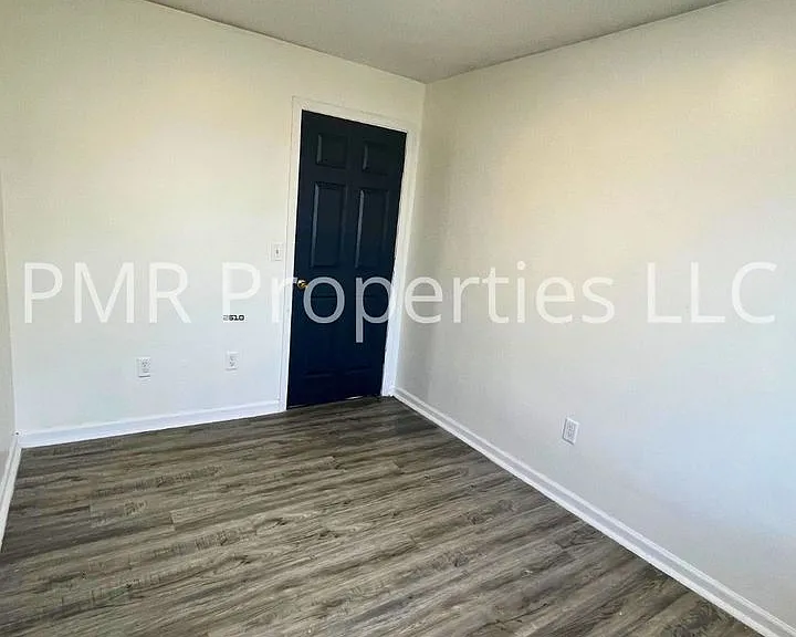 1011 7th Ave — Photo 8