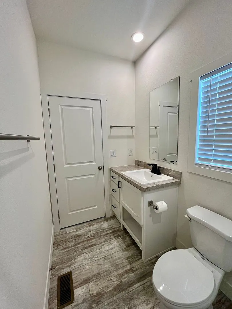 3535-3537 Mount Burnham Court — Photo 4