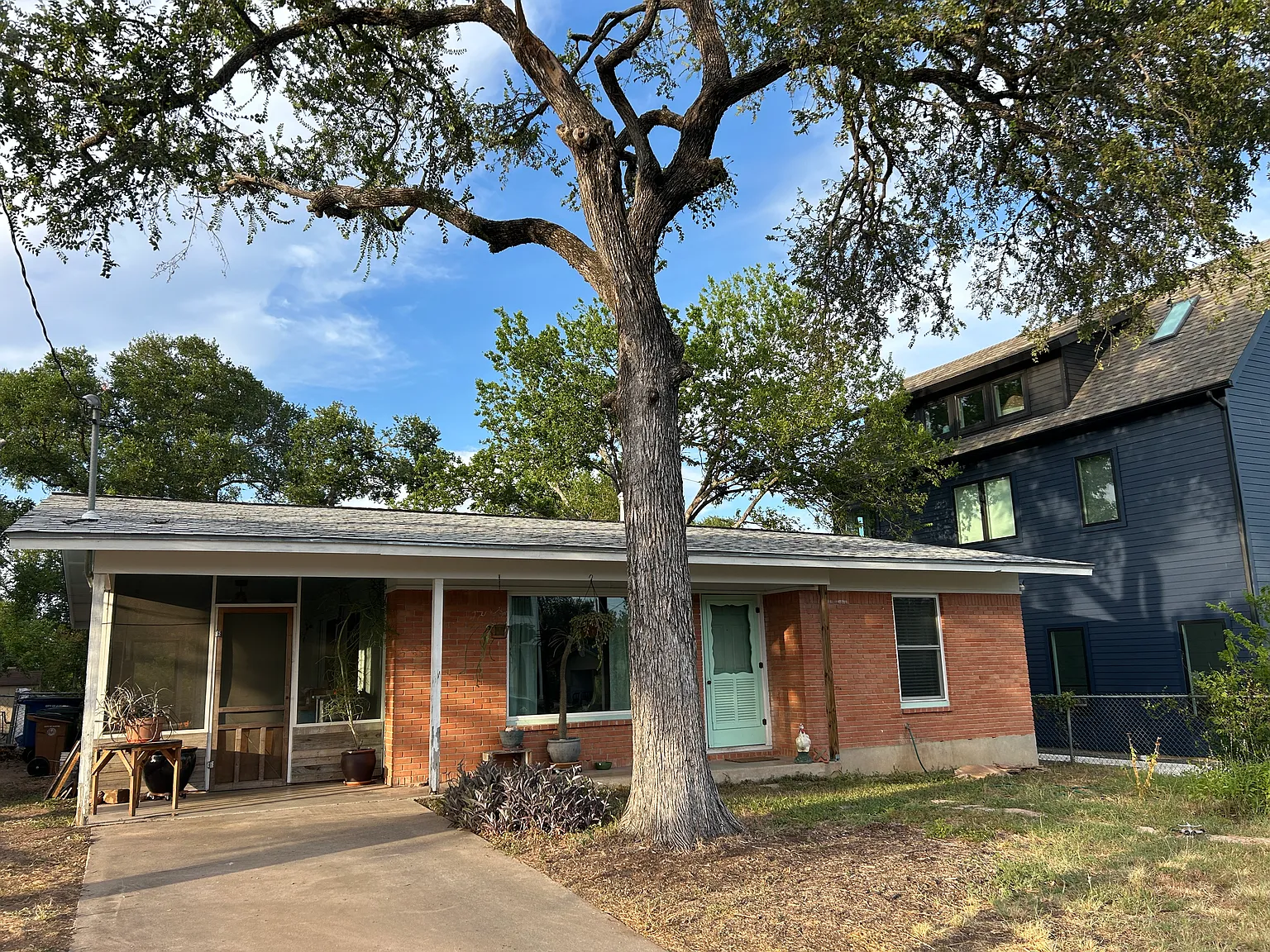 3 bed, 1222 sqft, $2,300 — Photo 1