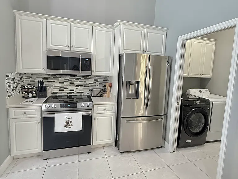 10240 Barrington Ct — Photo 4