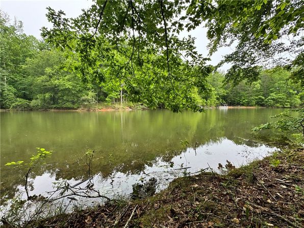 1040 Trailwinds Dr, Westminster, SC 29693
