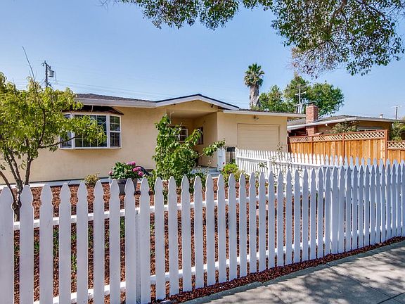 3rd image of 2526 Amethyst Dr