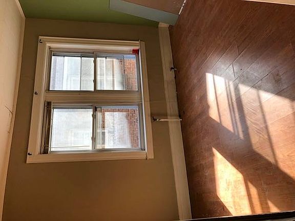 5th image of 1635 Fairfield Ave