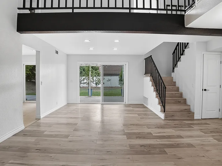 655 W Ontario Ave — Photo 19