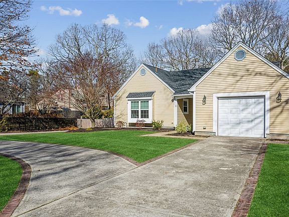 2nd image of 4 Ascot Pl