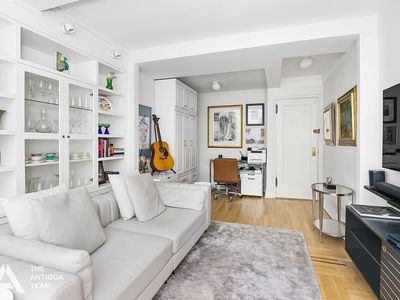 49 W 72nd St FRONT 2-C, Manhattan, NY, 10023