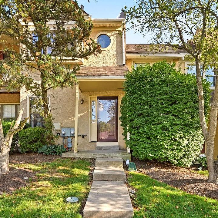 1st image of 219 Smallwood Ct #219