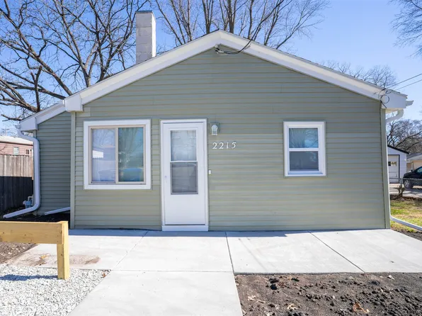 2215 E 41st St, Des Moines, IA 50317