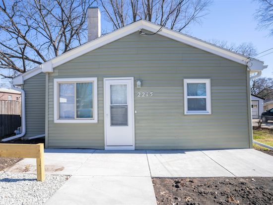 2215 E 41st St, Des Moines, IA 50317