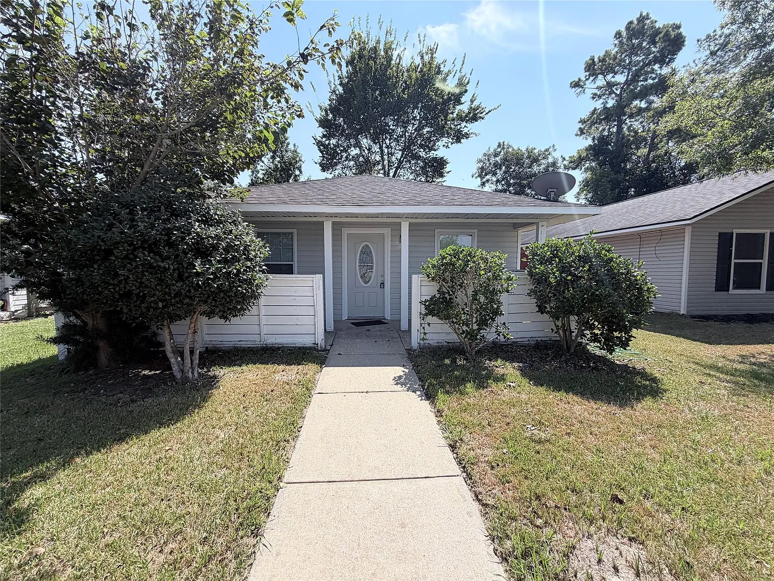 3 bed, 1.0 bath, 1128 sqft, $1,600 — Photo 2