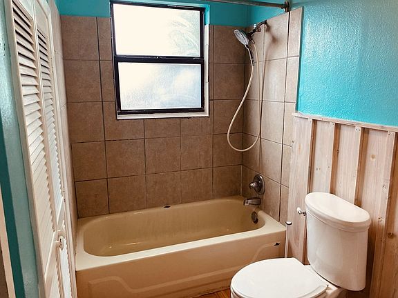 5th image of 15702 Adams Ave