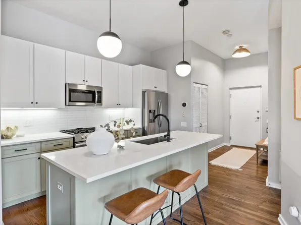 1955 N Leavitt St APT 2B, Chicago, IL 60647