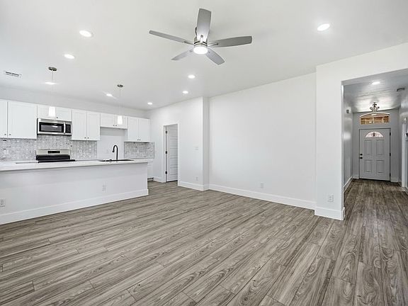 4th image of 713 Exeter St