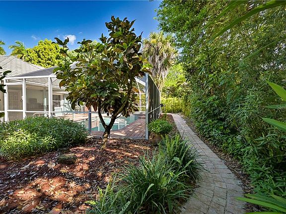 4th image of 4699 McGregor Blvd