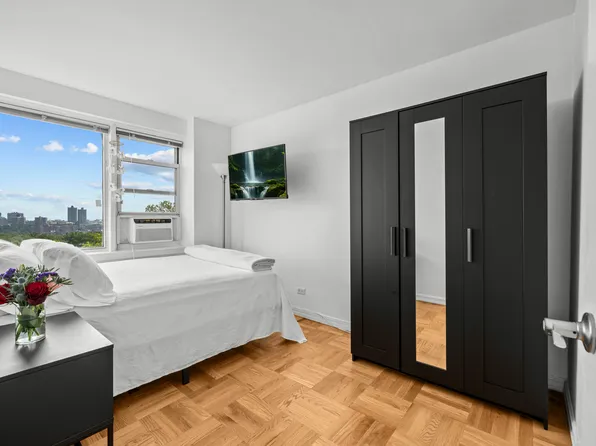 4555 Henry Hudson Parkway West image 8 of 13