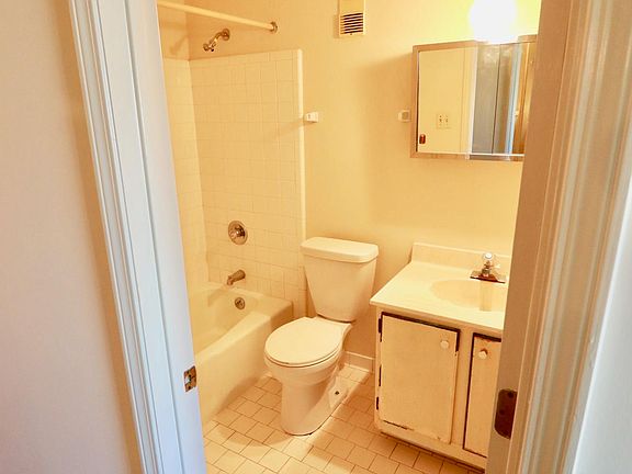 4th image of 3030 Breckenridge Ln APT 215