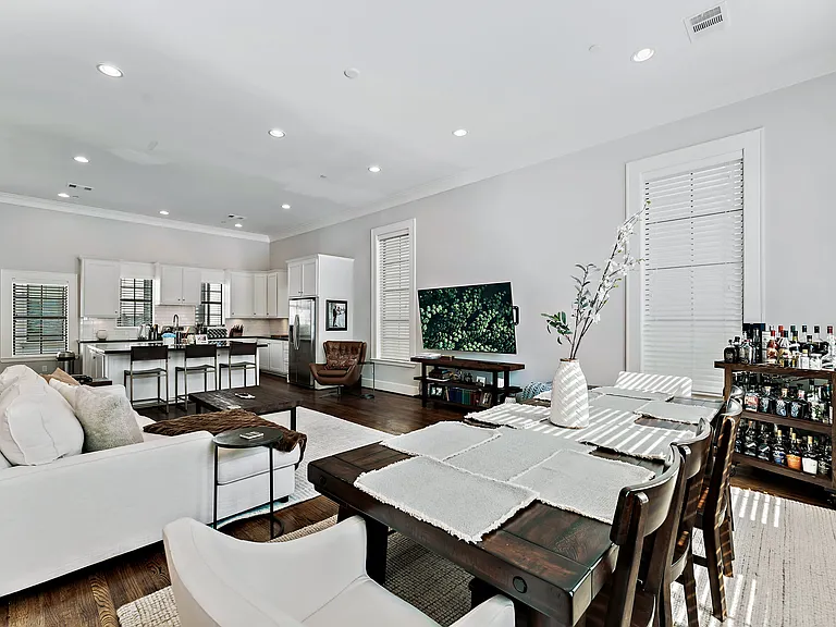 1504 Knox St — Photo 18
