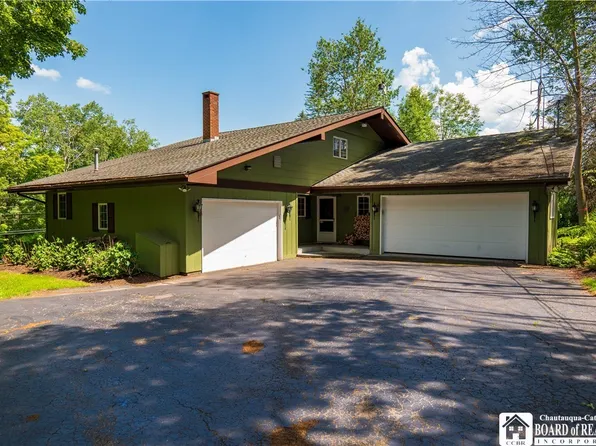 6007 Crestwood Rd, Mayville, NY 14757