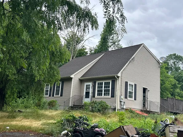 44 Grove St, Wauregan, CT 06387