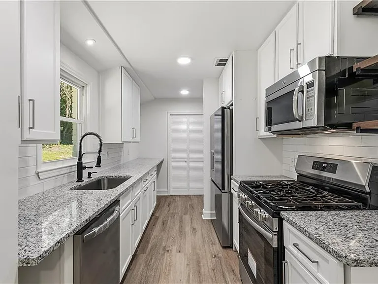 1348 Ridgewood Dr SW — Photo 9