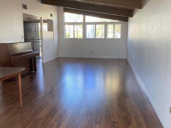 Living/Dining Room (13_ x 30_)