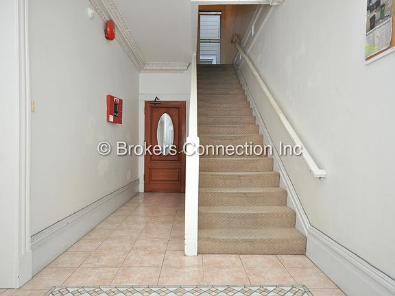 3rd image of 3042 Sacramento St