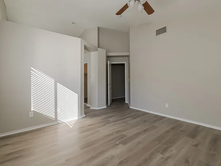 682 Covina Dr — Photo 12
