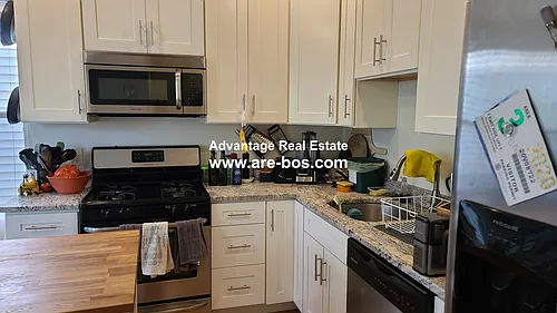 121 Webster Ave Photo 1