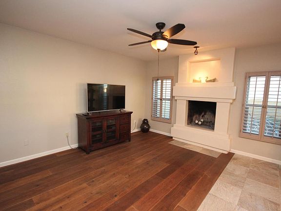 4th image of 814 E Brook Hollow Dr