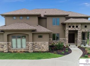 15264 Chasemore Dr, Plattsmouth, NE 68048