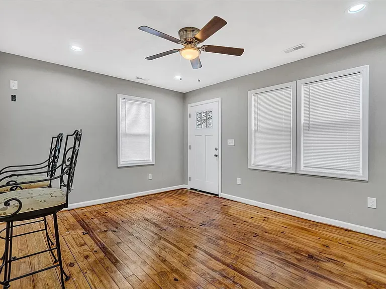 1423 Varnell Ave NE — Photo 6