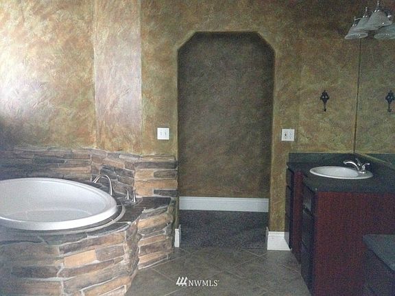 4th image of 717 Lupine Drive