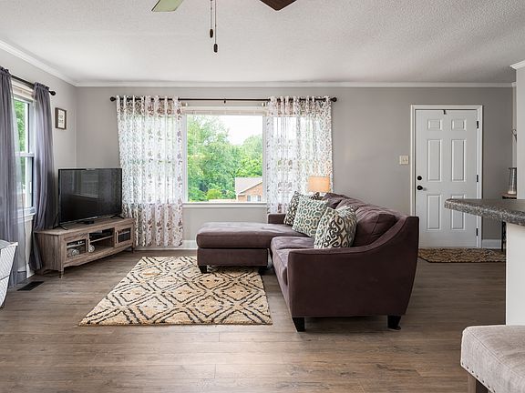 5th image of 4918 Shady Pine Dr