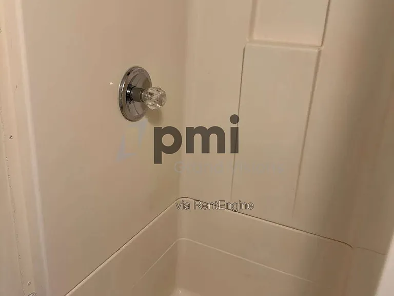 601 1/2 Monroe Ave #14 — Photo 3